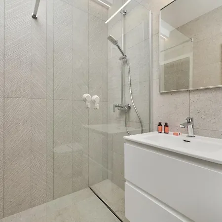 Lwowska By The Malta With Parking By Renters Prestige *